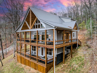 1912 Creekstone Lane